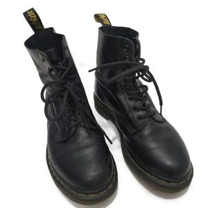 Dr. Martens 1460 Pascal 8 eye Boots